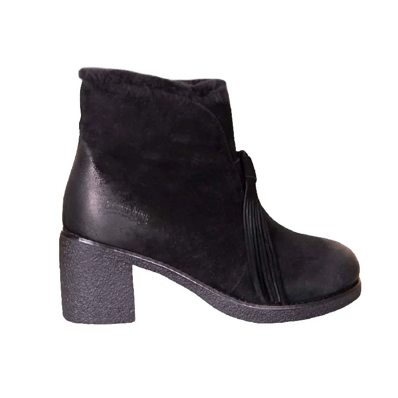 Ladies Madison Sheepskin Boot In Black